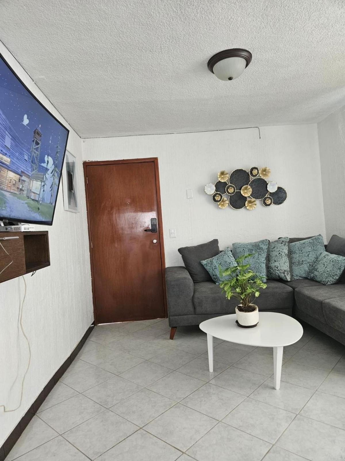 Departamento En Condominio Acacias, Al Lado De El Hard Rock
