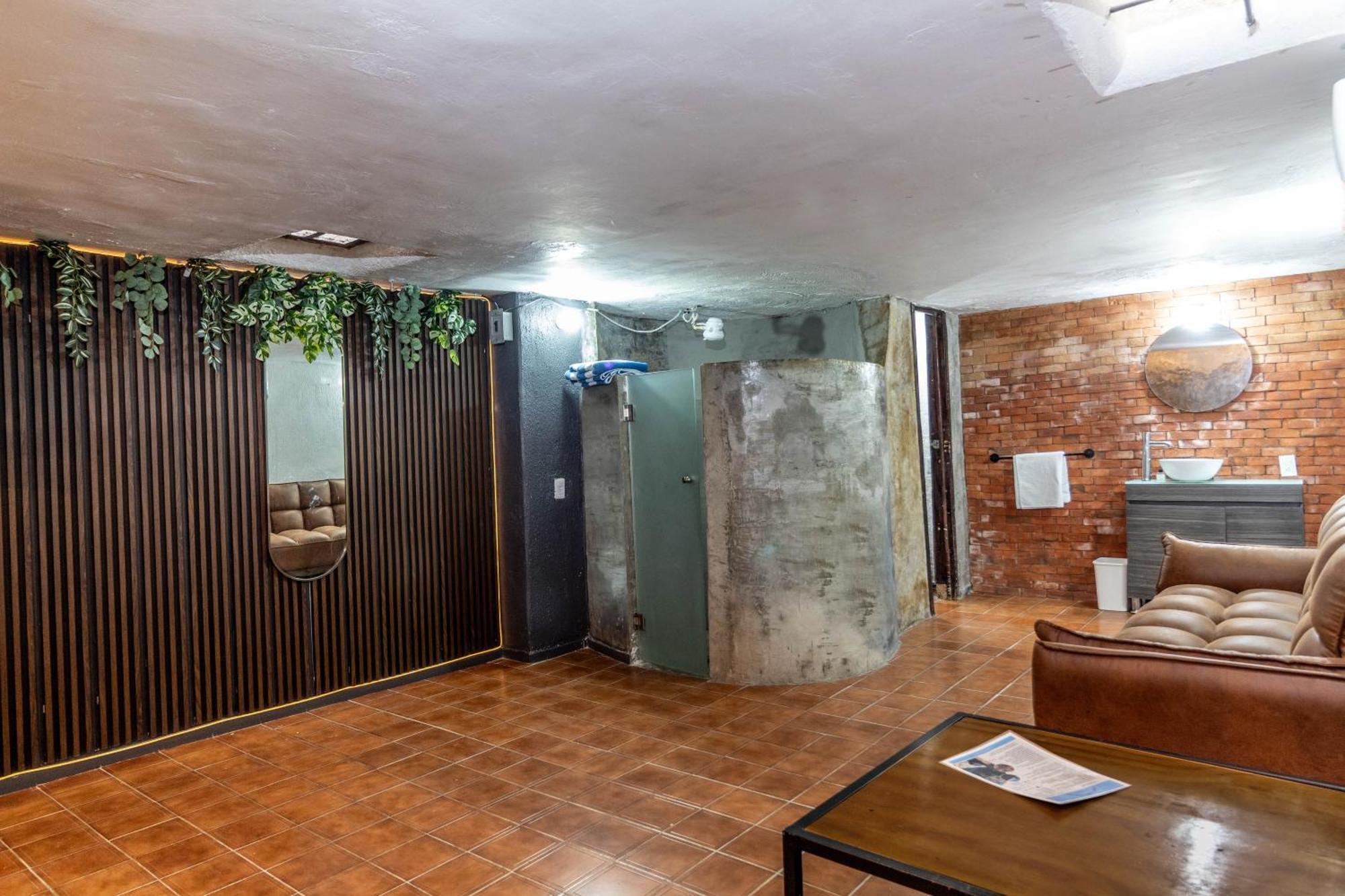Chapalita, Subterránea De Dos Pisos Apartamento