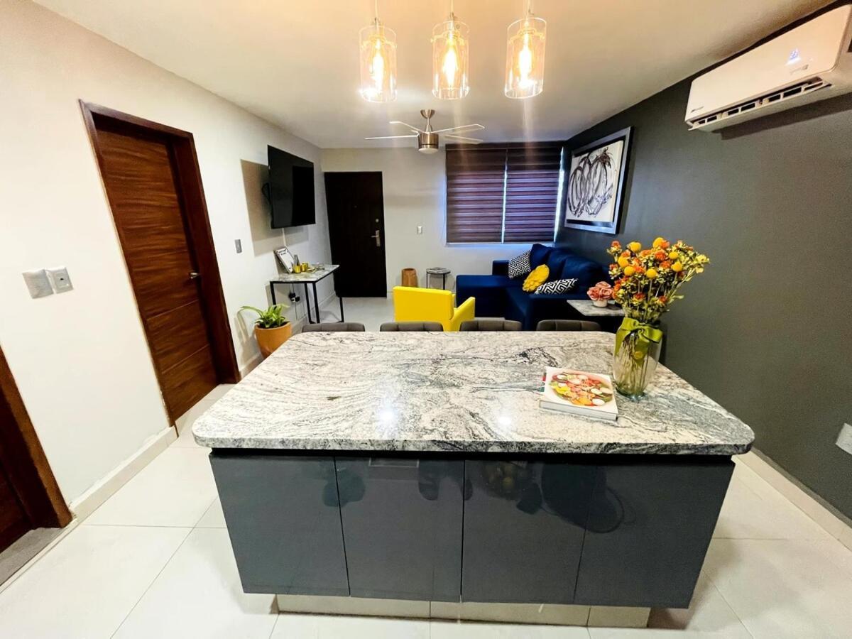Apartment Updated Modern In Location *