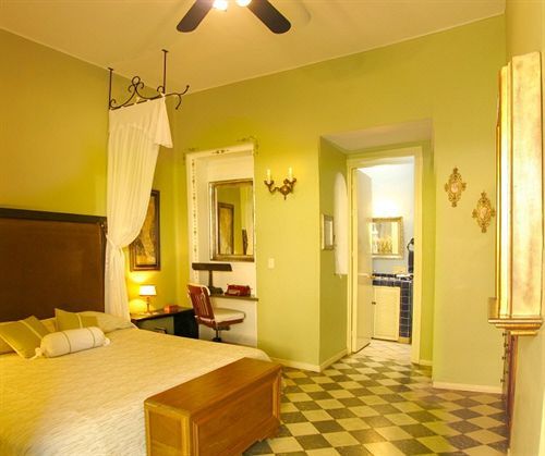 Trocadero Hotel 2*