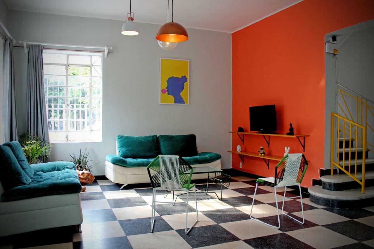 Americana Hostal *