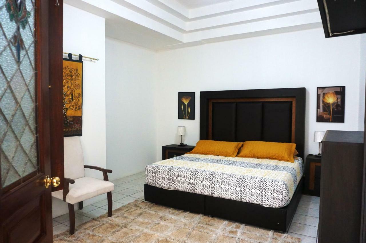 Casa De Los Vitrales * Guadalajara