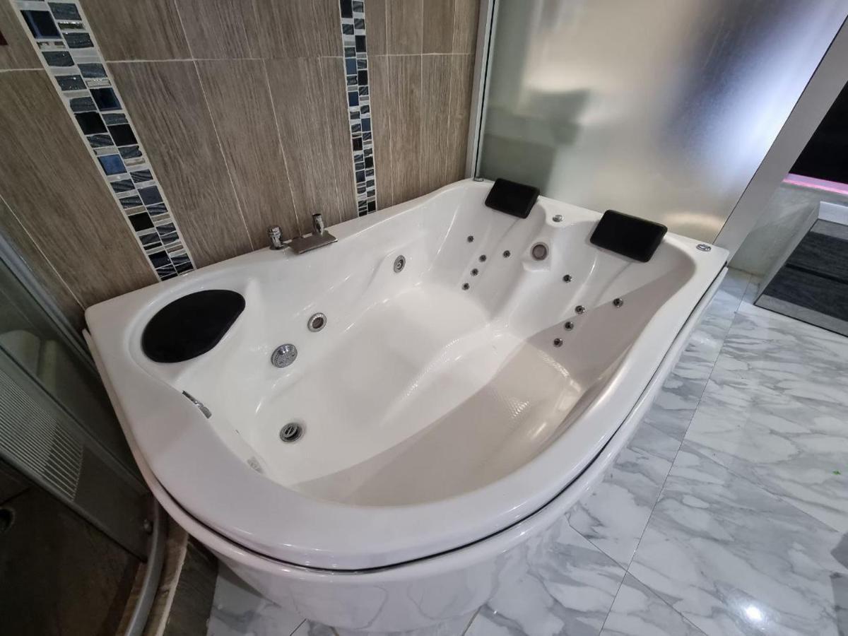 Pensión Loft 1 con Jacuzzi muy cómodo *