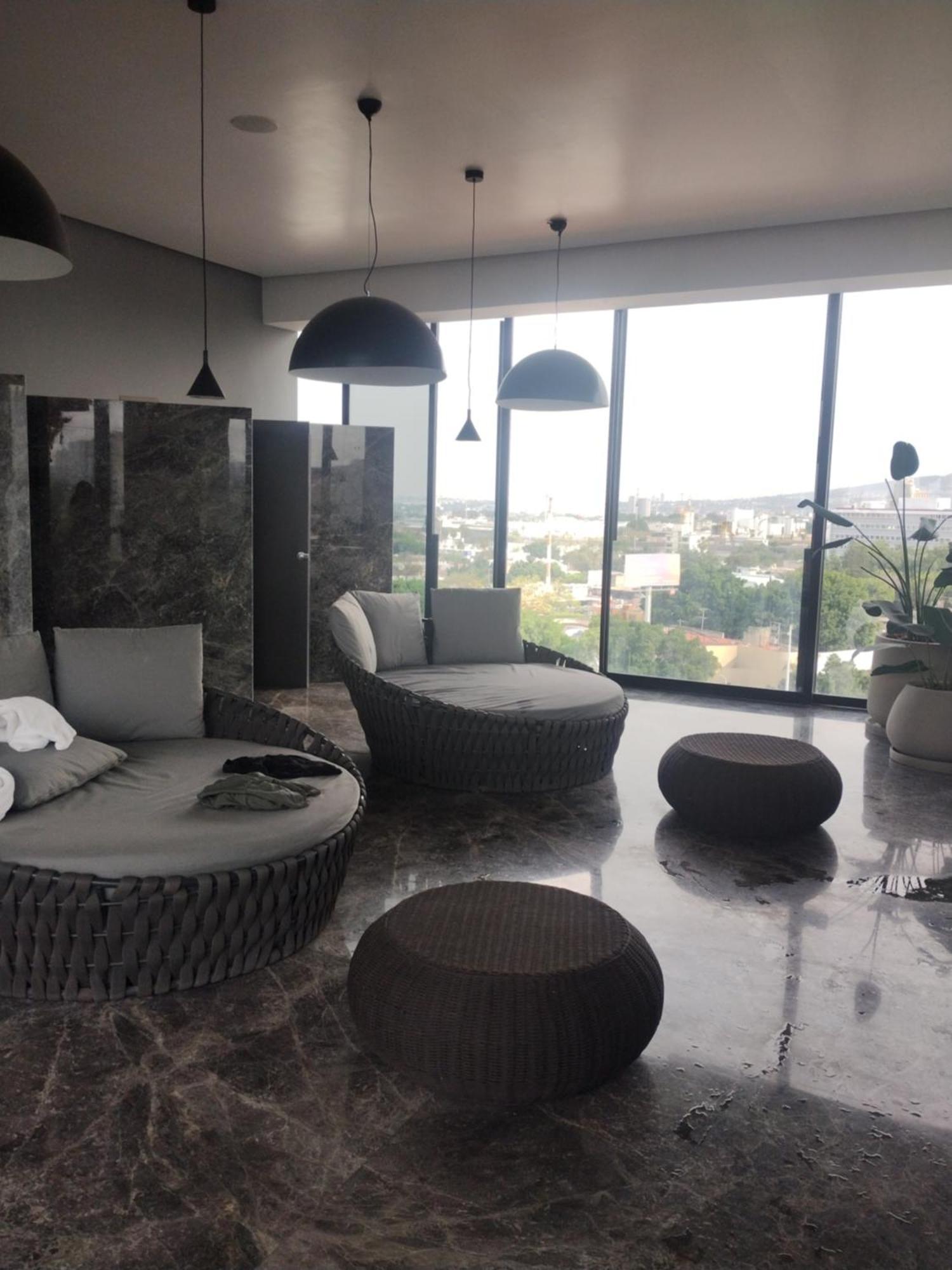 Departamento En Zona De Lujo Con Alberca Y Gym